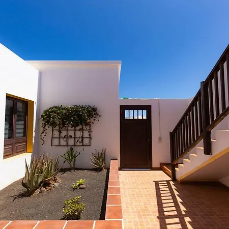 Reina Villa *
